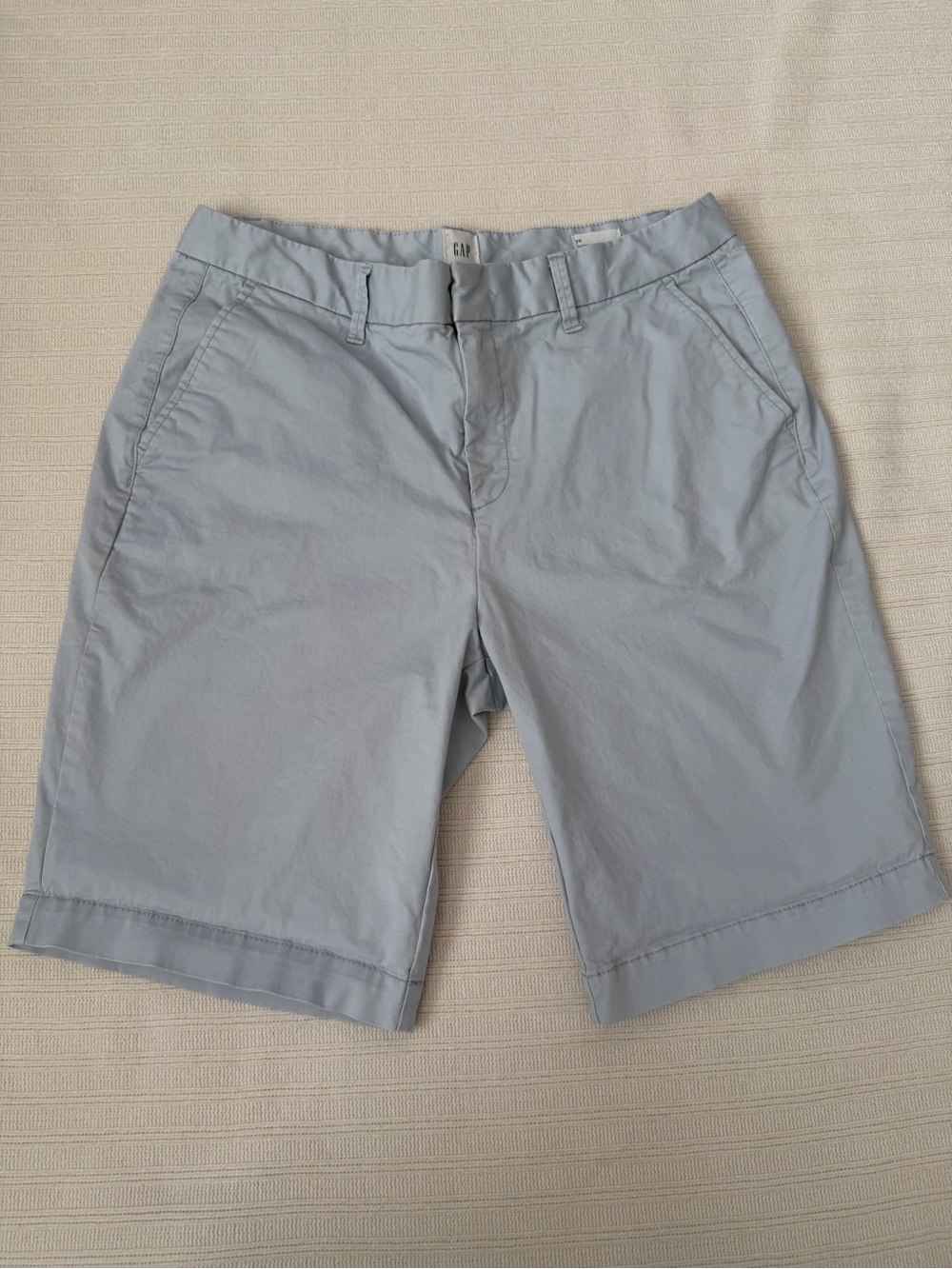 GAP Gray Bermuda Shorts Stretch Twill Mid Rise Chino Shorts Size 10 BeS2